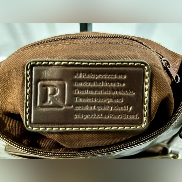 Relic Crossbody - Picture 8 of 9